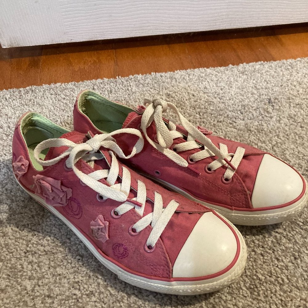 Women's Pink canvas Converse Size 6